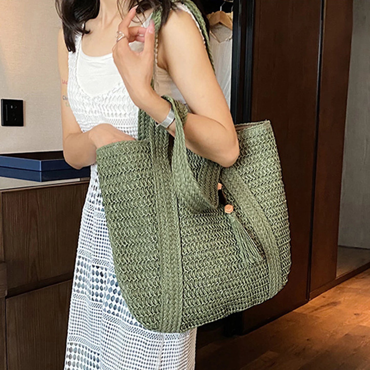 Women Hand Woven Tote Bag Solid Color Large Capacity Square Handbag Straw Shoulder Bag with Tassel Pendant