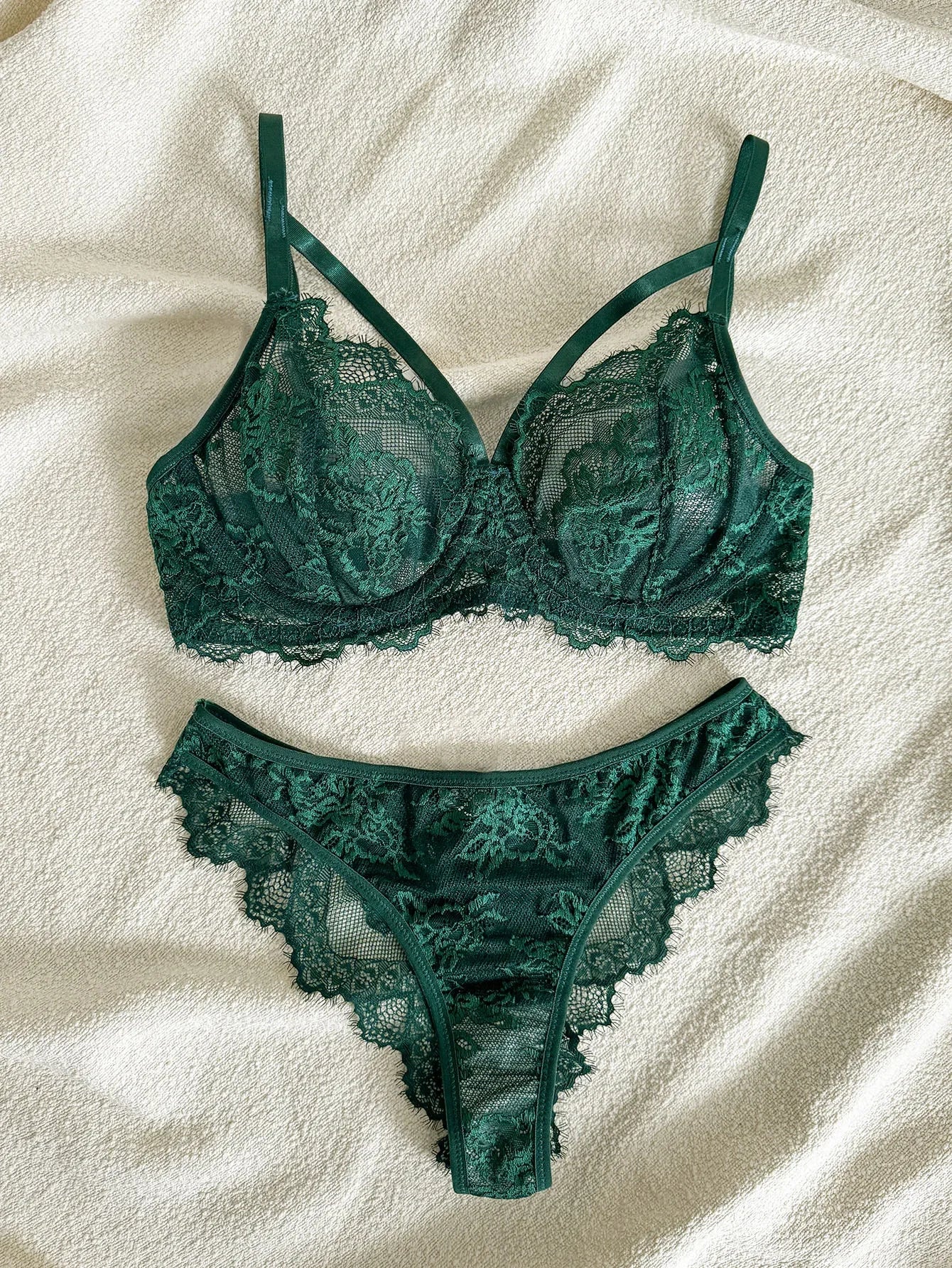 Women's Lingerie & Underwear， Eyelash Sxy Fancy Lace Strapping Underwire Bra &  Brazilian Panties ， Sexy Style