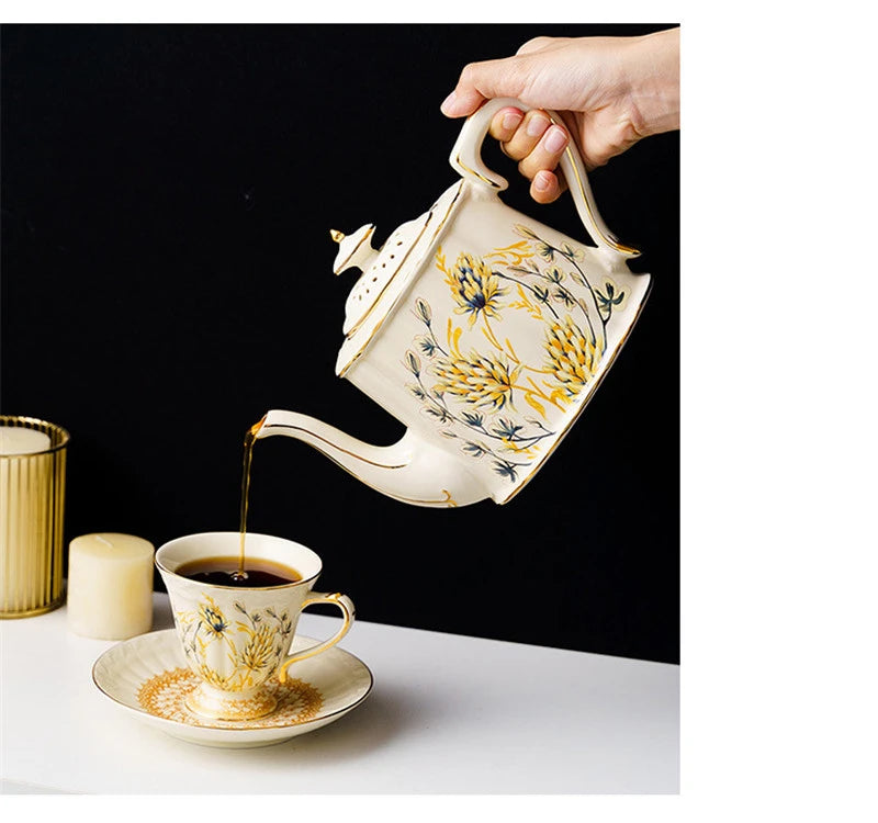 Beautiful Lovely Teapot English British Style 900 ML Canteen Watering Can Jug European High-Grade Porcelain Kettle Ceramic Pot