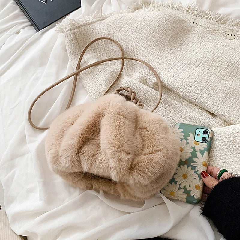 Autumn and Winter Plush Shoulder Crossbody Bag Women's Fashion Pleated Warm Faux Fur Hobos Bag Sweet Small Handbag