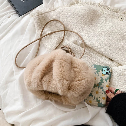 Autumn and Winter Plush Shoulder Crossbody Bag Women's Fashion Pleated Warm Faux Fur Hobos Bag Sweet Small Handbag