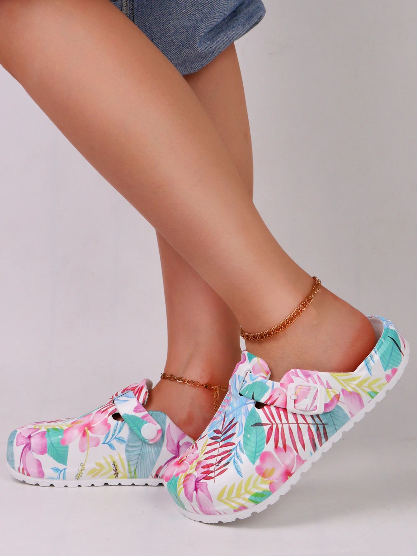 Women's Fashion Floral Print Clogs, Eva Summer Non-Slip Work Shoes, Lightweight Flat Soft Sole Adjustable Buckle Closed Toe Suitable for Beach Garden Autumn