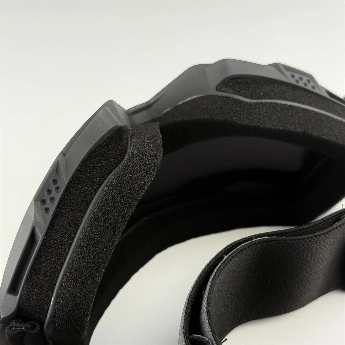 Outdoor motocross goggles for dirt bike, MTB, skiing & sports. Windproof, dustproof, UV protection. Universal fit.