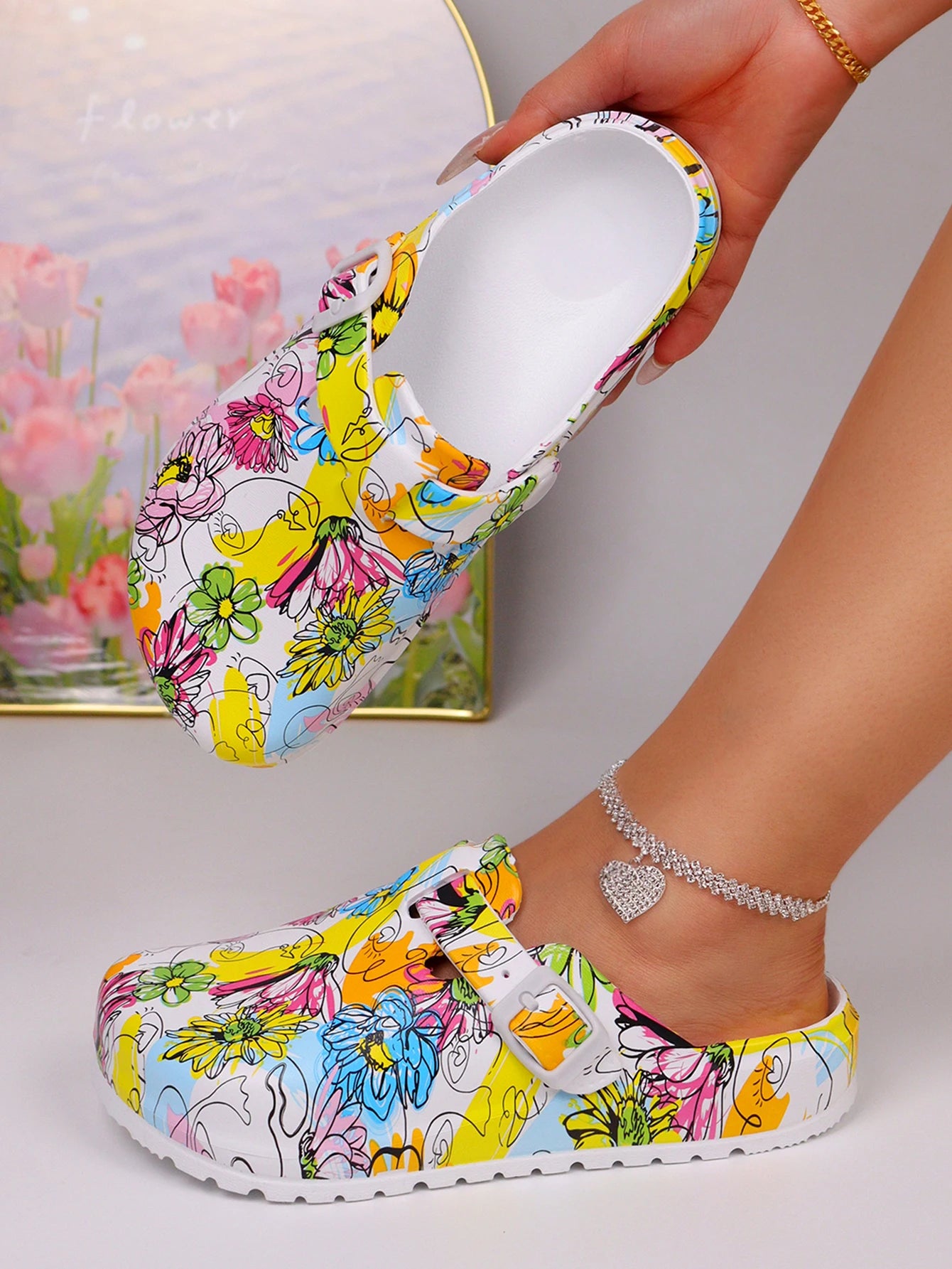 Women's Fashion Floral Print Clogs, Eva Summer Non-Slip Work Shoes, Lightweight Flat Soft Sole Adjustable Buckle Closed Toe Suitable for Beach Garden Autumn