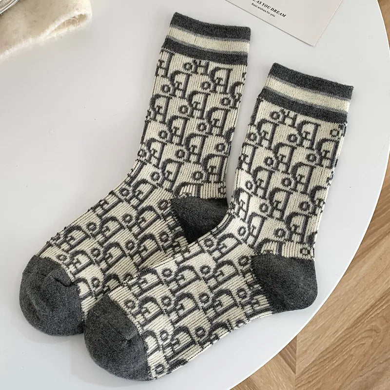 Kuwa 1/2Pairs Trendy Winter Wool Socks Ladies Monogram Pattern Solid Color Thickened Middle Tube Socks Breathable Wholesale