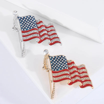 New Patriotic American Flag Brooch Zinc Alloy Rhinestone Enamel Waving US National Flag Pin Decorative Sweater USA Flag Badge