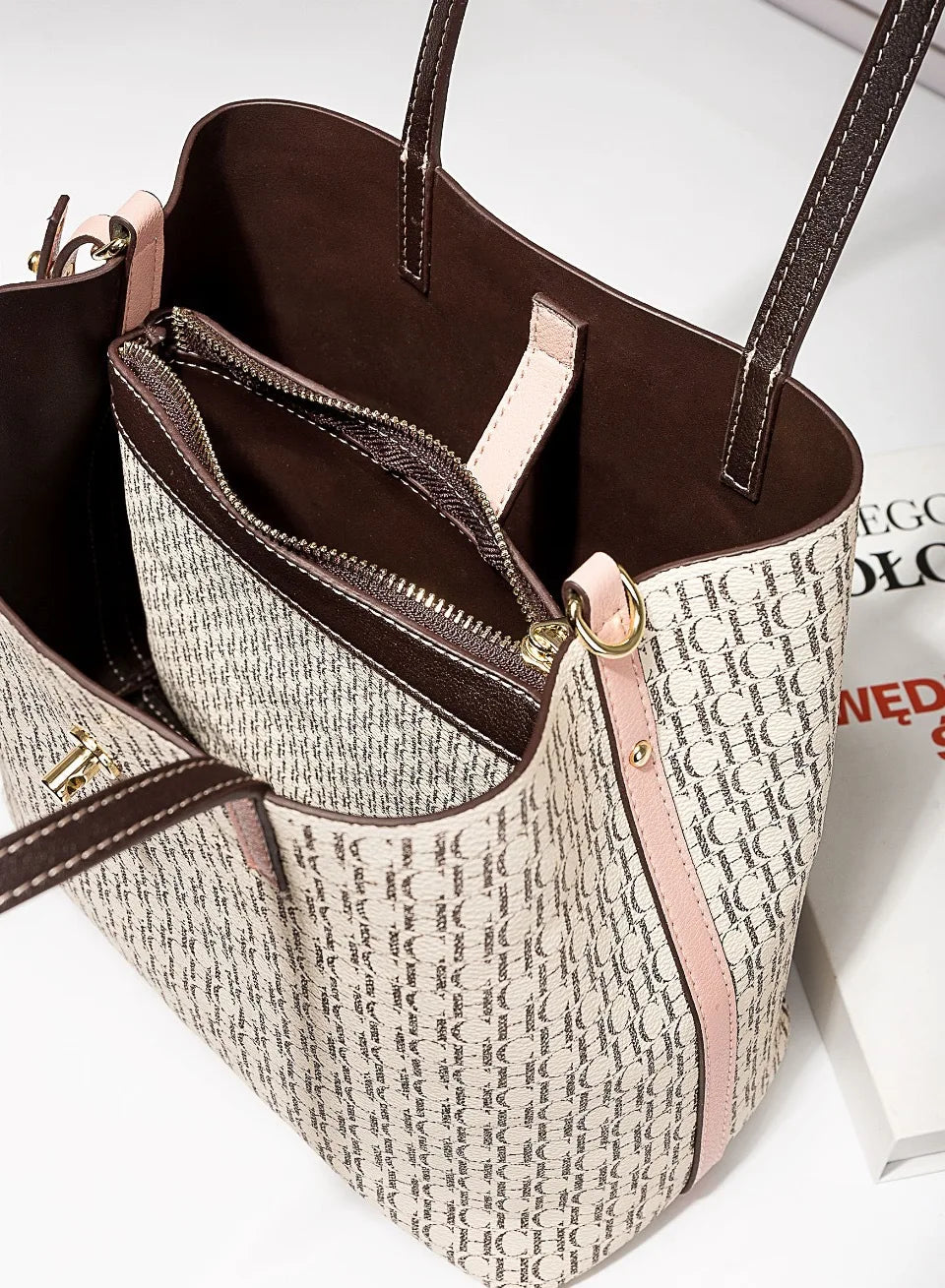 CH Classic Fashion Women's Bucket Bag Good Quality PVC Material Luxury Brand 2025 New Commuter Trend Crossbody Bag