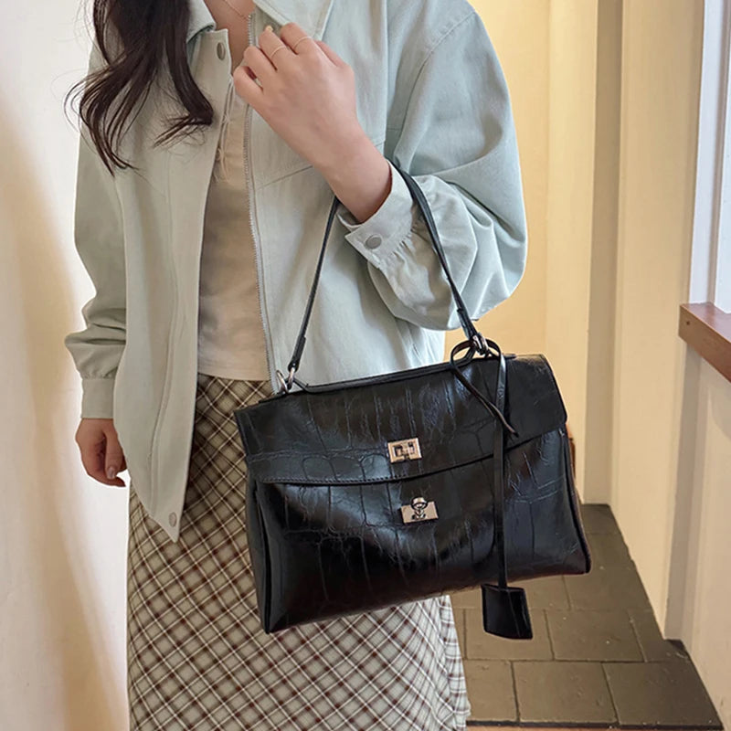 Luxury Brand Women Messenger Bags Soft Leather Brown Suede Hand Held Totes Gold Buckle Women Shoulder Bags Lady Trend Satchel