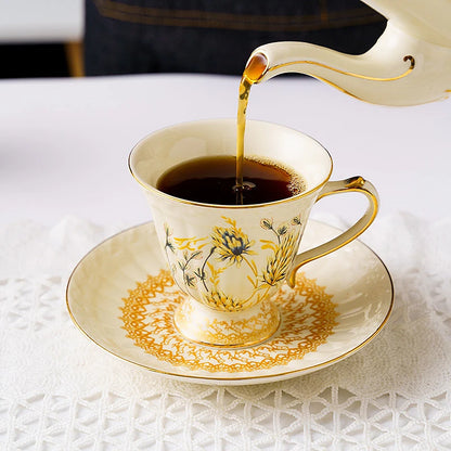 Beautiful Lovely Teapot English British Style 900 ML Canteen Watering Can Jug European High-Grade Porcelain Kettle Ceramic Pot
