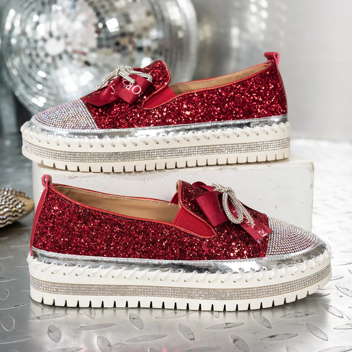 Women Sneakers 2025 New Luxury Crystals Bowknot Loafers Sequined Flat Platform Shoes Couple Fashion Plus Size Sneakers Women