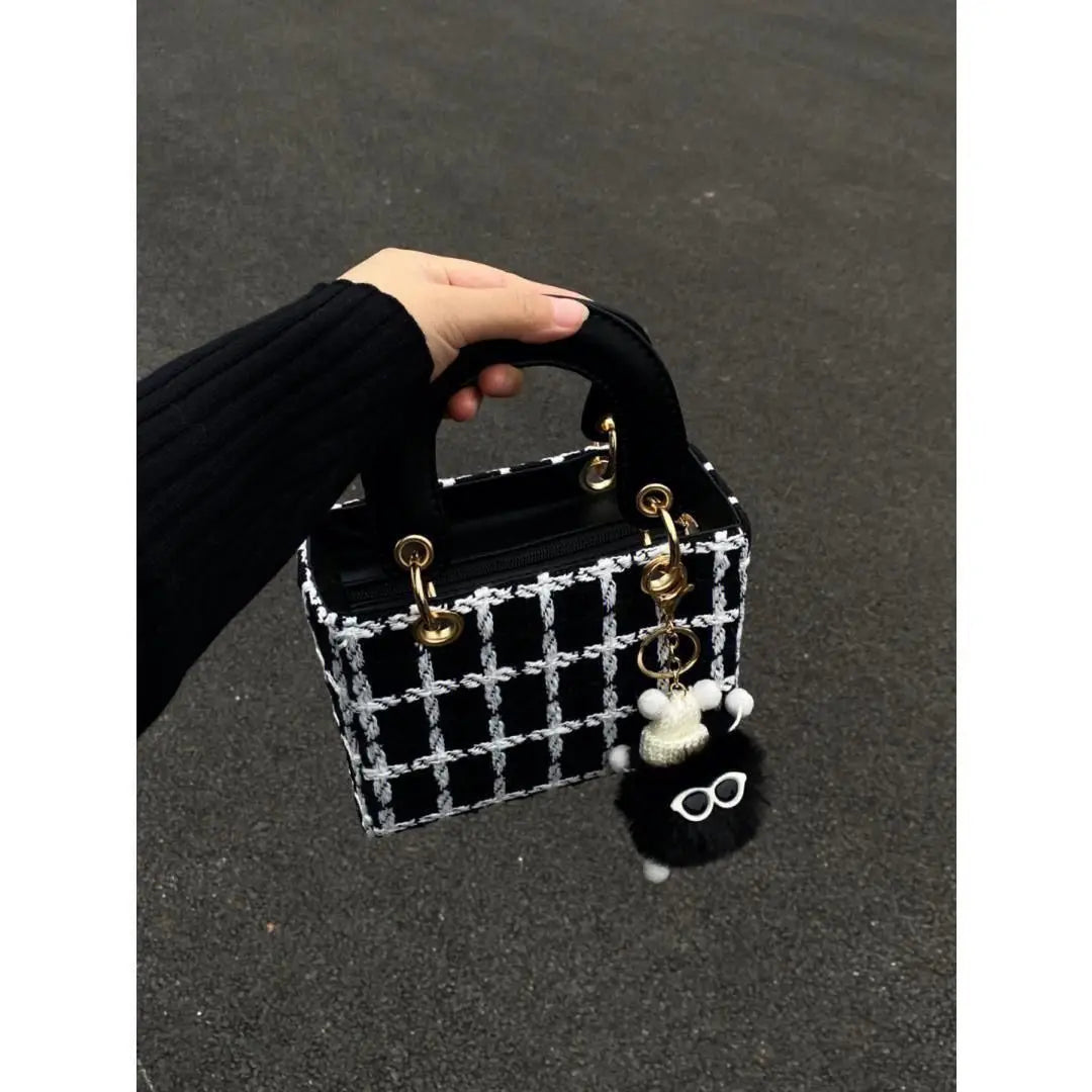 New advanced bag woolen cloth 2025 new niche design Crossbody bag online celebrity explosions Joker portable Diana handbag