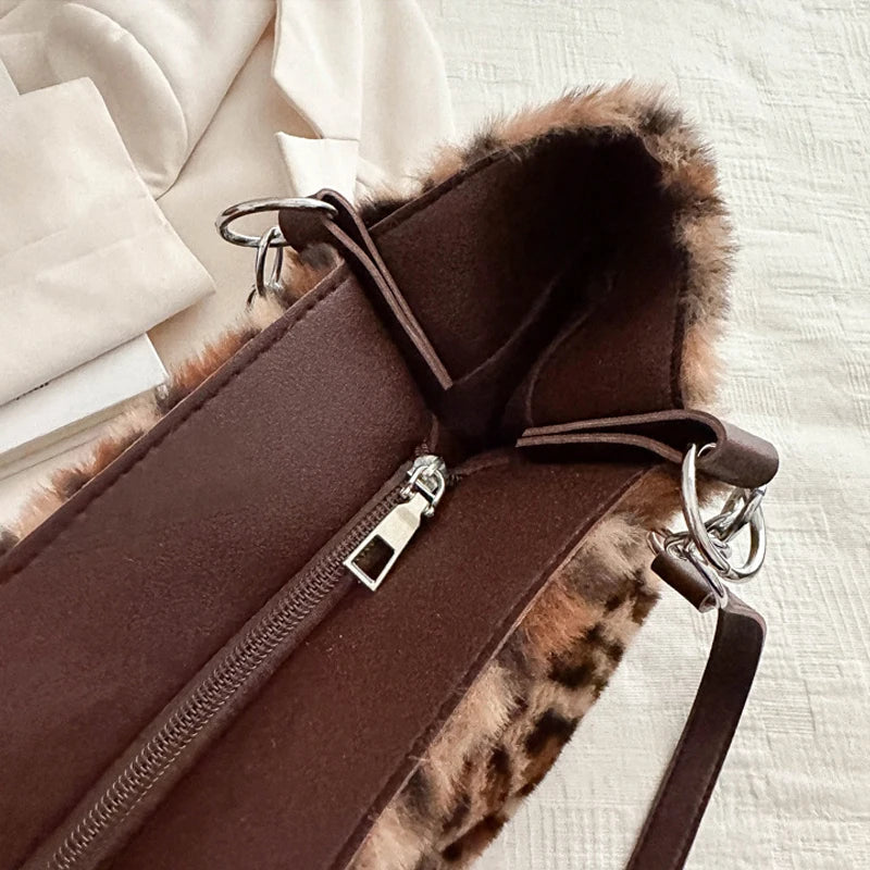 New Leopard Print Fur Bags Women Fashion Portable Faux Fur Handbags Winter Soft Warm Bag Girls Fluffy Large Capacity Tote Purse