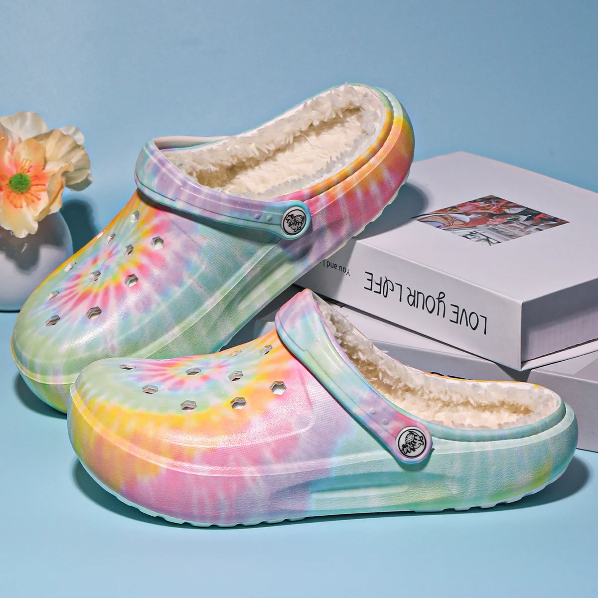 Women's winter warm clogs, fashionable and casual style, can be worn indoors or outdoors