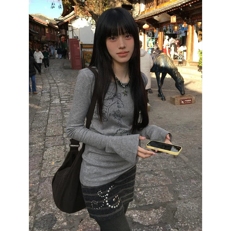 Tonngirls Japanese 2000s T-shirt Women Flare Sleeve Print Graphic Tops Warm Y2k Vintage Tee Tops Korean Style Tshirts Streetwear