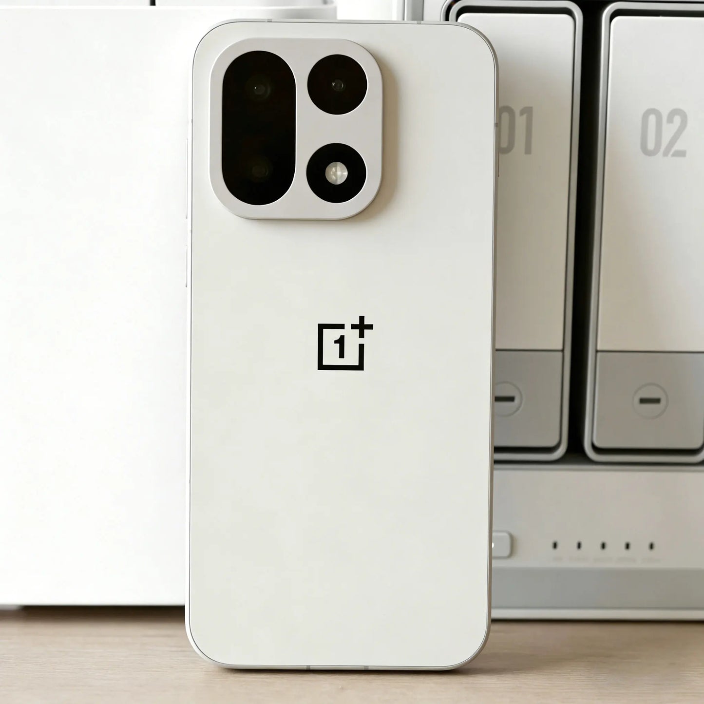 OnePlus 15 Unlocked Smartphone Snapdragon 8 Elite Gen 5 6.78'' 165Hz High Refresh Rate Screen Rear 50MP Triple Camera 7300mAh