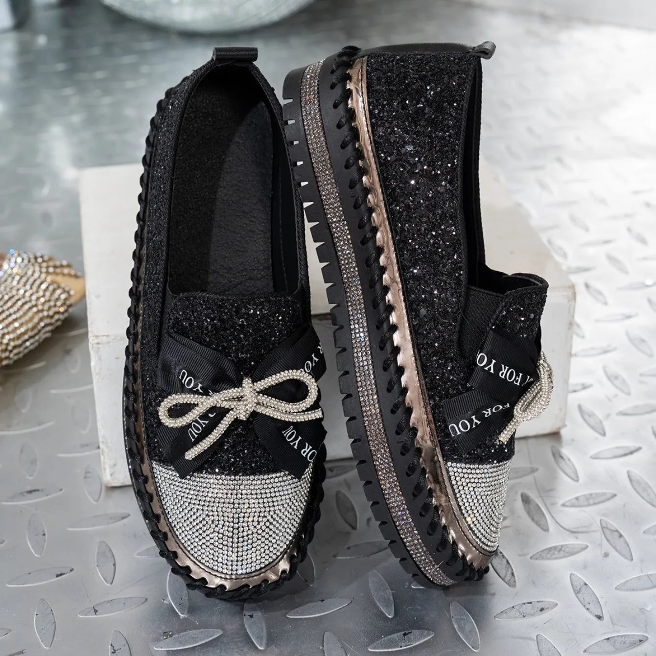 Women Sneakers 2025 New Luxury Crystals Bowknot Loafers Sequined Flat Platform Shoes Couple Fashion Plus Size Sneakers Women