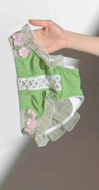 MOYISU Victorian Lingerie Set - Delicate Cream Bralette with Floral Stitch, Retro Sweetheart Neckline for Petite Bust Elegance