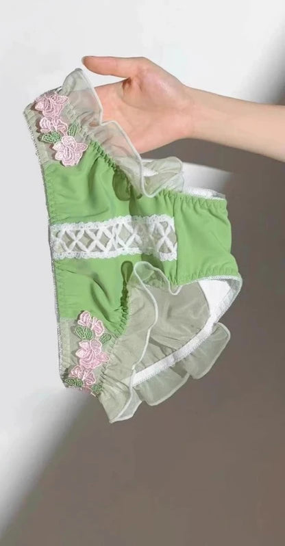 MOYISU Victorian Lingerie Set - Delicate Cream Bralette with Floral Stitch, Retro Sweetheart Neckline for Petite Bust Elegance
