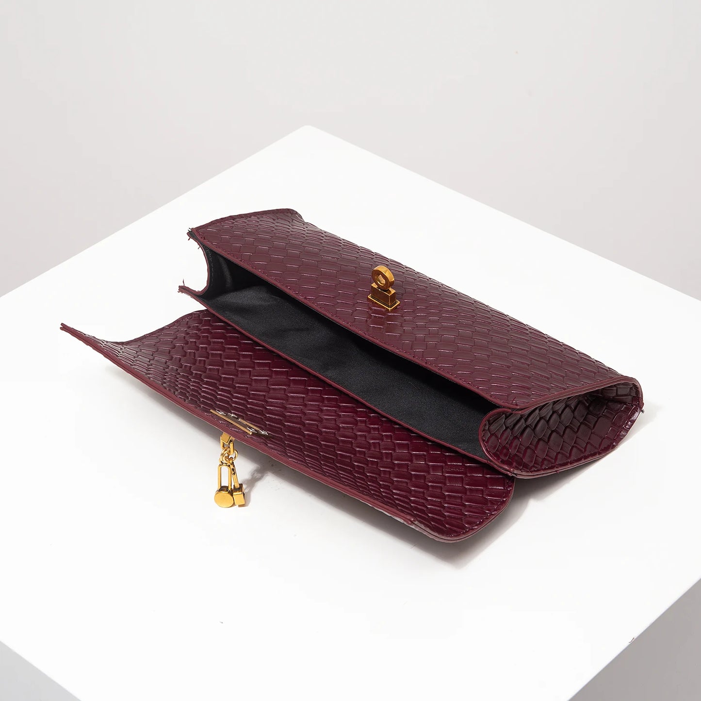 Vintage Faux Leather Woven Baguette Bag, Flap Women's Clutch, Elegant Evening Bag, Burgundy Wallet, Women's Dress Party, Wedding Accessory (Random Pattern)