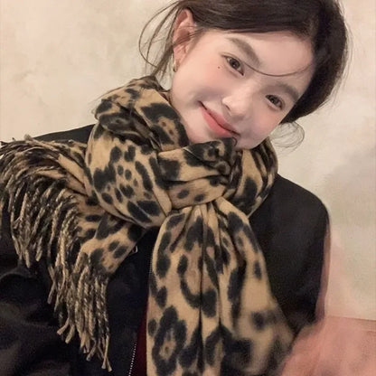 2025 New Retro Silk Leopard Pattern Scarf Lightweight Soft Warm Scarf Fashion Accessory for Women Men Vintage Style Winter Wear