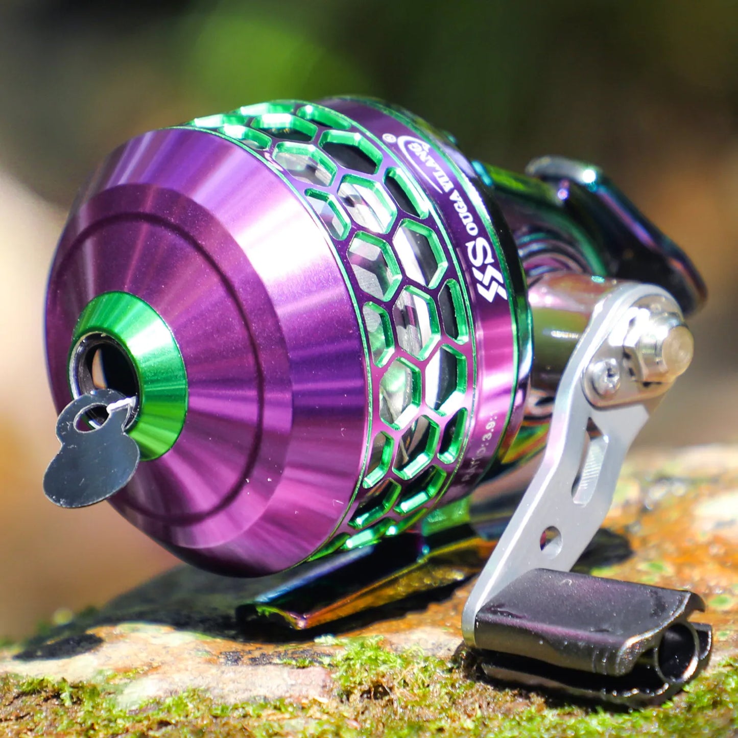 Sougayilang Colorful/Silver Fishing Reel 3.9:1 Gear Ratio&Double Roller Pin Paired with High Quality Ball Bearings Fishing Gear