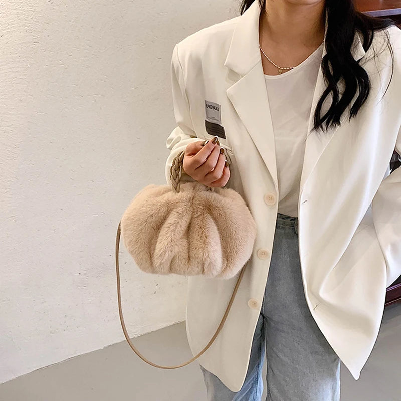 Autumn and Winter Plush Shoulder Crossbody Bag Women's Fashion Pleated Warm Faux Fur Hobos Bag Sweet Small Handbag