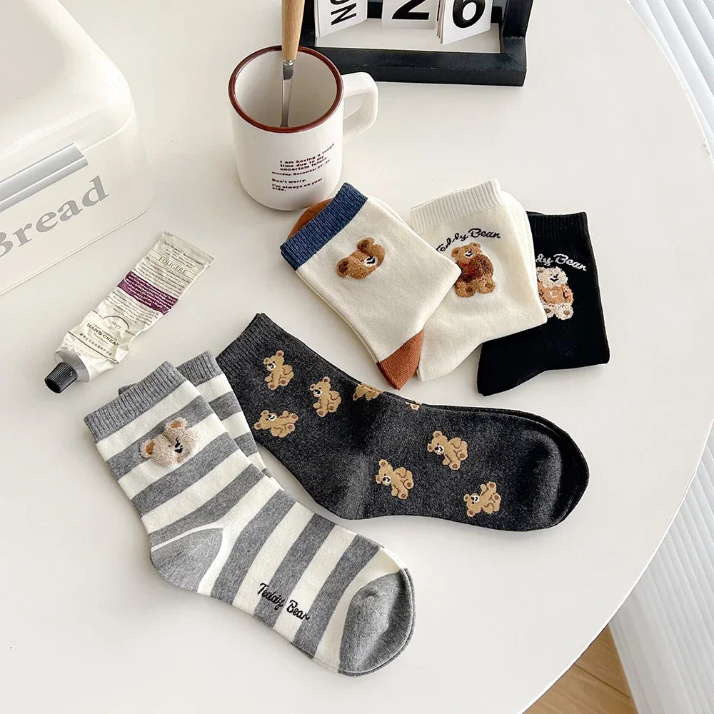 1 pair of men's and women's socks, cartoon gentleman bear cotton Harajuku skateboard socks, novel and breathable Christmas gifts