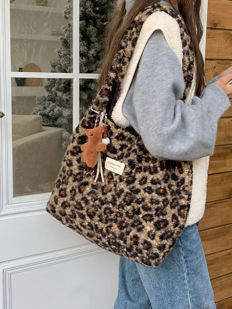 2025 autumn/winter new leopard print plush bag, fashionable and casual shoulder bag, women's daily commuting bag