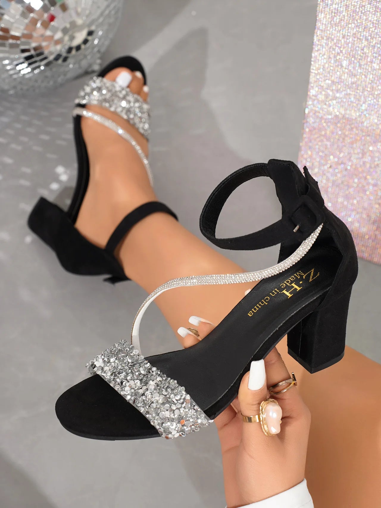 Women's  Summer Fashion Sandals Medium High Heel ne button Sandals Outdoor Fashion Sandals Women Heels Black Red Sandalias