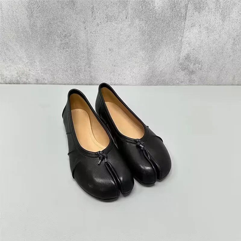 Fashion Hot PU Leather Tabi Shoes Women Handmade Women Flats High Quality Shoes Luxury Design Split-Toe Mules Shoes