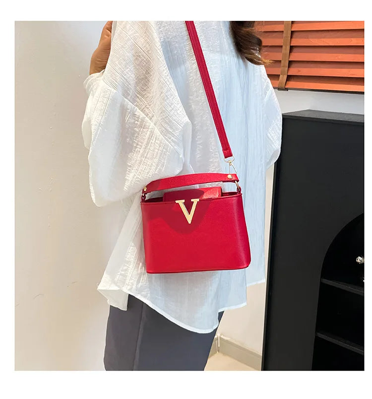 New Fashionable V Decor Shoulder Bag Trendy Ins Bucket Crossbody Handbag For Women