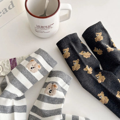 1 pair of men's and women's socks, cartoon gentleman bear cotton Harajuku skateboard socks, novel and breathable Christmas gifts