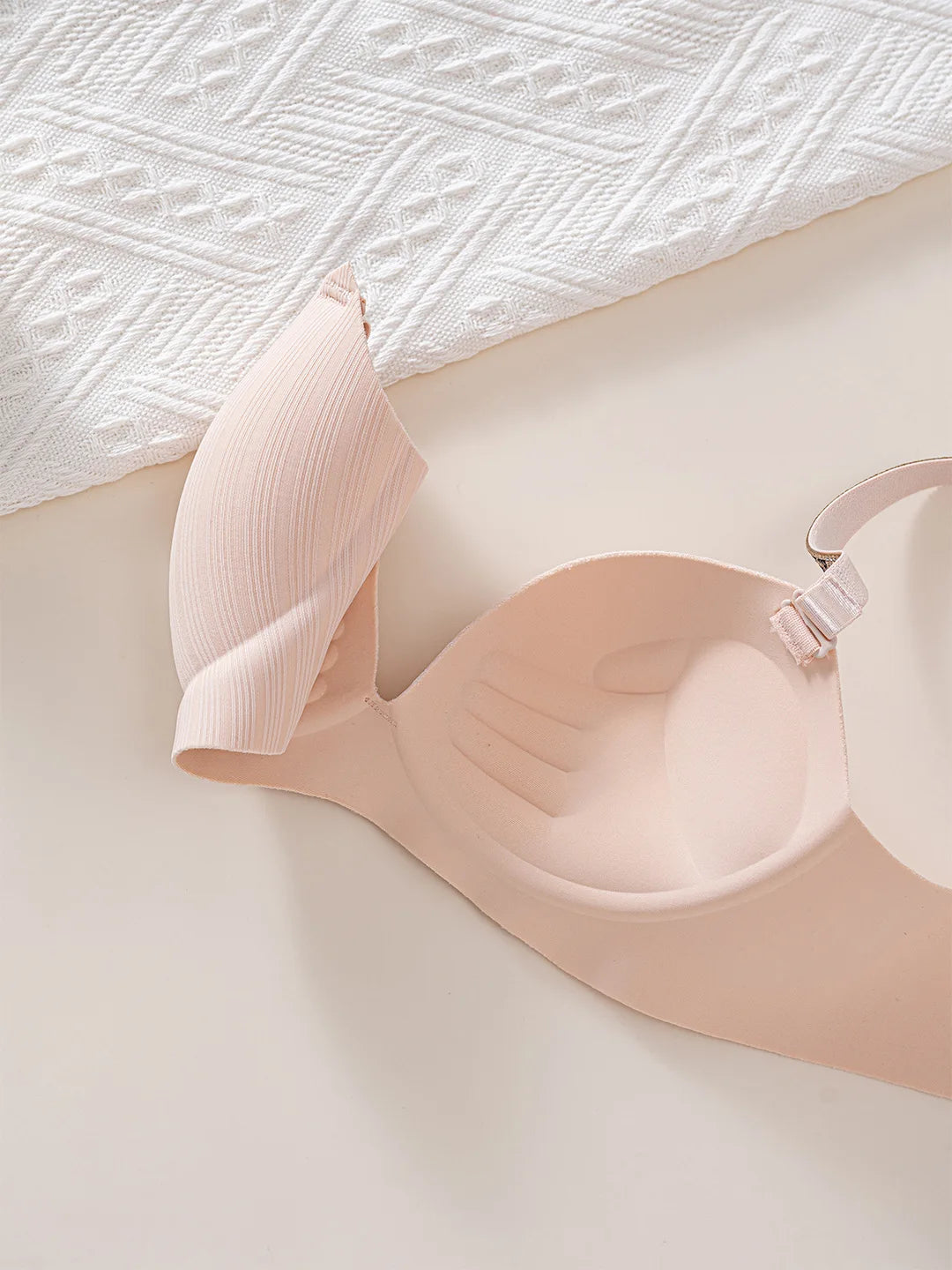 Shantou Seamless Bra Nylon Fabric Comfortable No Steel Ring Strap Underwear Women Gather Small Chest Look Big Sexy Bra