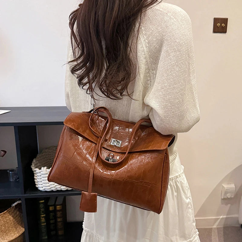 Luxury Brand Women Messenger Bags Soft Leather Brown Suede Hand Held Totes Gold Buckle Women Shoulder Bags Lady Trend Satchel