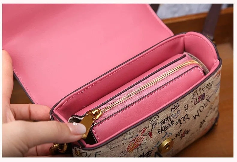 Bear bag 2025 new fashion niche portable small square bag women's bag messenger bag