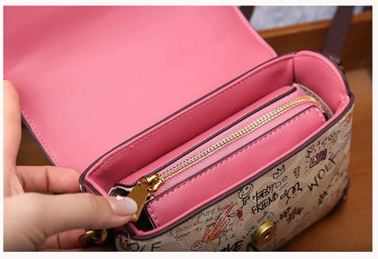 Bear bag 2025 new fashion niche portable small square bag women's bag messenger bag