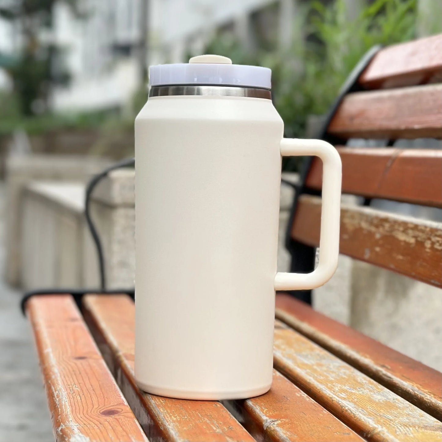 New 64OZ Handle Cup Double-layer Thermos Cup 304 Handle Car Water Cup with Straw for Hot and Cold Drinks, Camping and Sports