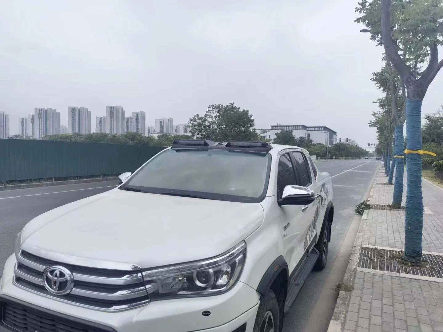 Roof Led Bar Fit For Toyota Hilux Revo Rocco Ford Ranger T6 T7 T8 T9 2012-2024 Pickup Car Exterior Roof Light Bar