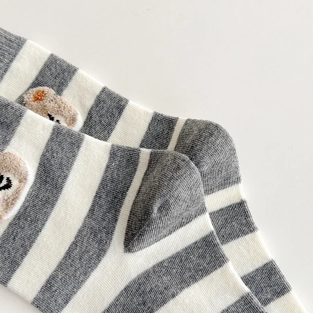 1 pair of men's and women's socks, cartoon gentleman bear cotton Harajuku skateboard socks, novel and breathable Christmas gifts