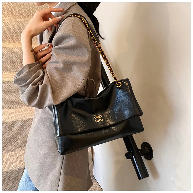 2025 Women‘s Bag Retro PU Leather Underarm Bag autumn and winter Large capacity Commuting Folded Chain Shoulder Bucket Tote Bag