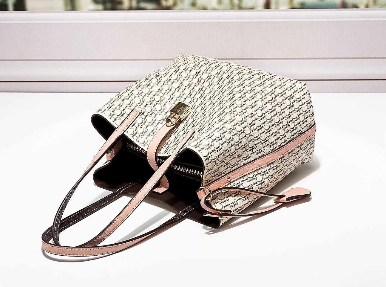 CH Classic Fashion Women's Bucket Bag Good Quality PVC Material Luxury Brand 2025 New Commuter Trend Crossbody Bag