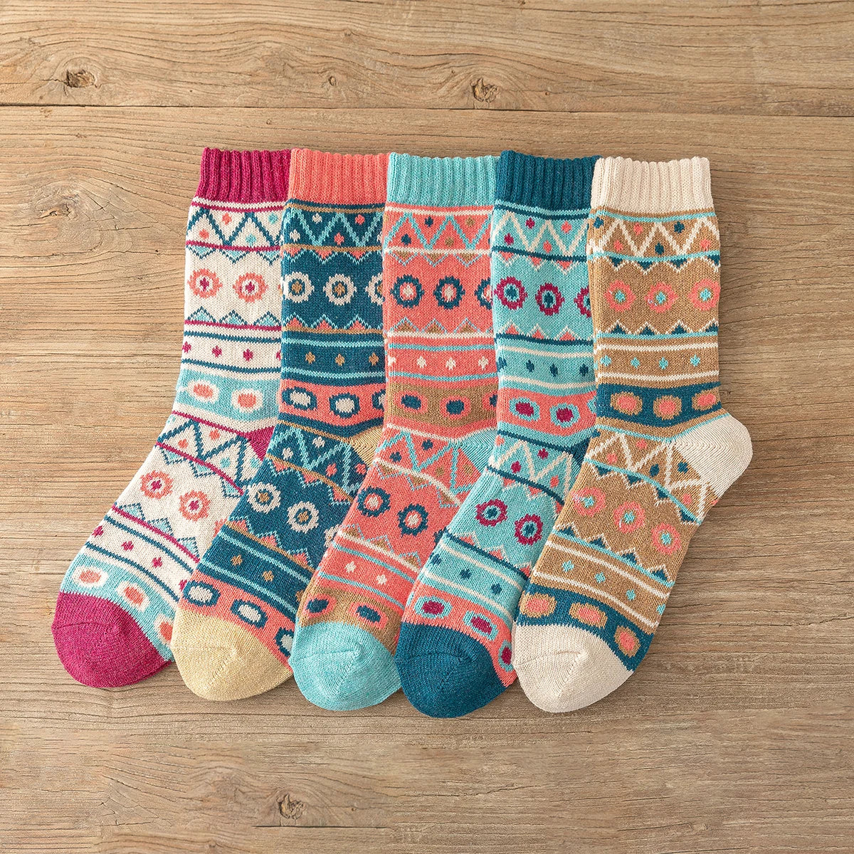 5 Pairs Lot New Man Women Socks Thick Warm Winter Socks Retro Style Flower Pattern Couple Models Free Size