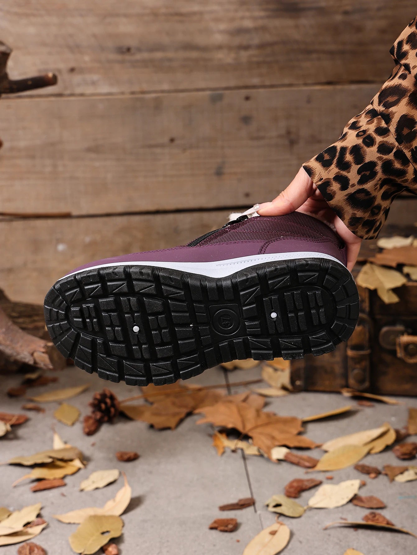 Women's cotton shoes for winter 2025 outdoor leisure anti-cold and warm skid-proof and wear-resistant sole free shoes for women