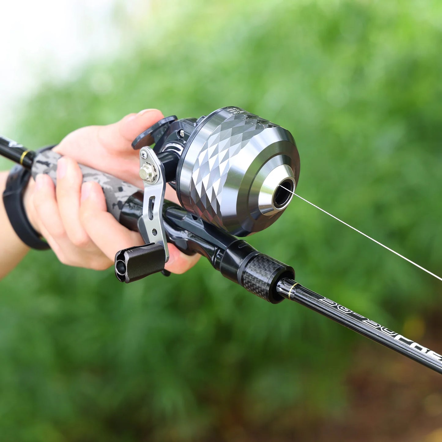 Sougayilang Colorful/Silver Fishing Reel 3.9:1 Gear Ratio&Double Roller Pin Paired with High Quality Ball Bearings Fishing Gear