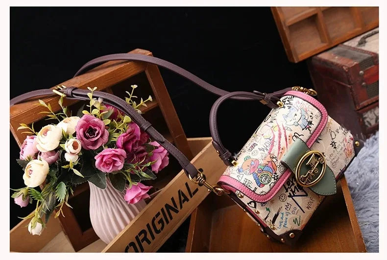 Bear bag 2025 new fashion niche portable small square bag women's bag messenger bag