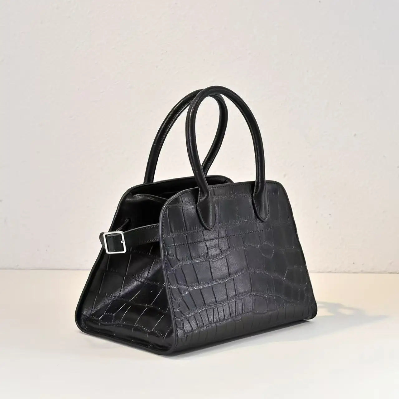 2025 new women's handbag crocodile pattern soft leather texture commuting out, daily versatile, noble and elegant