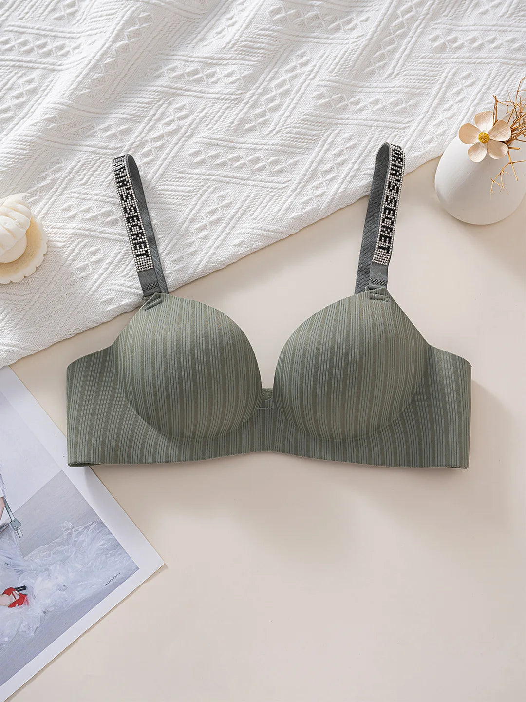Shantou Seamless Bra Nylon Fabric Comfortable No Steel Ring Strap Underwear Women Gather Small Chest Look Big Sexy Bra