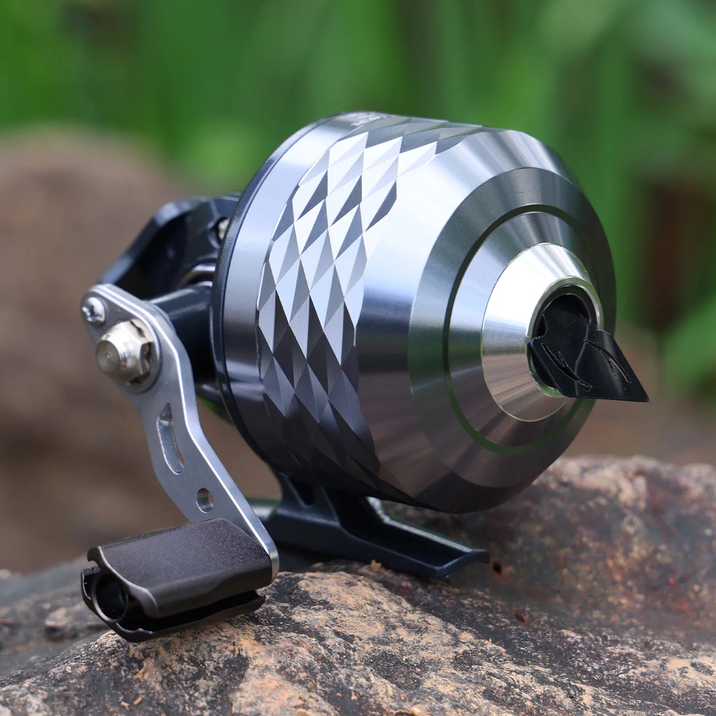 Sougayilang Colorful/Silver Fishing Reel 3.9:1 Gear Ratio&Double Roller Pin Paired with High Quality Ball Bearings Fishing Gear