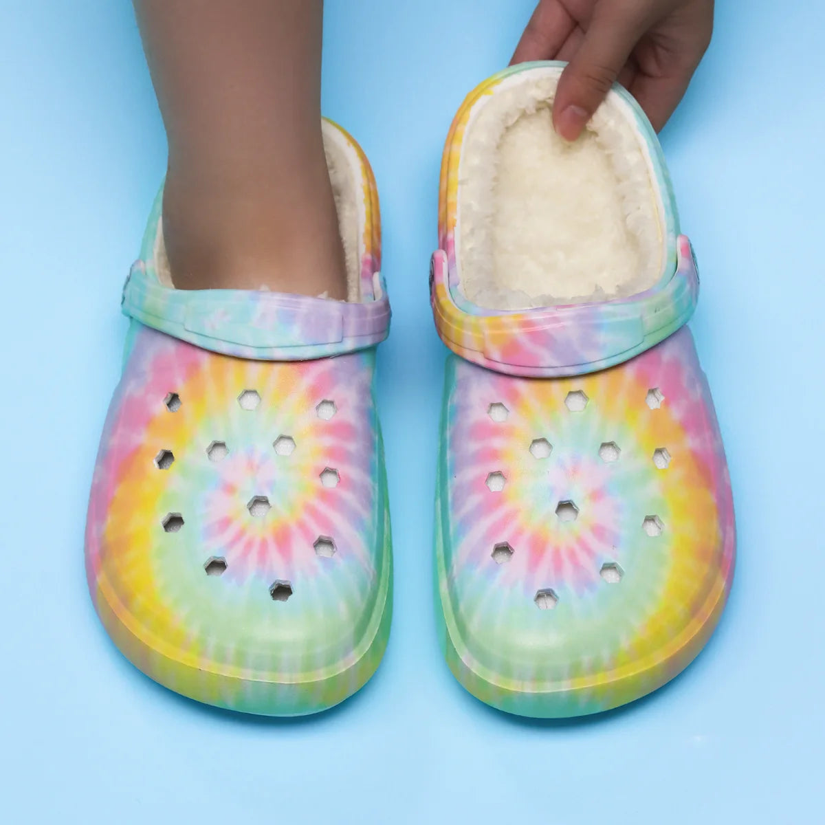 Women's winter warm clogs, fashionable and casual style, can be worn indoors or outdoors