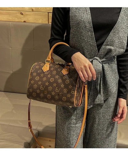 2024 Spring Summer New High-End Feelprinting Vintage Large Capacity Pillow Bag Fashionable Simple Commuting Crossbody Women's Ba